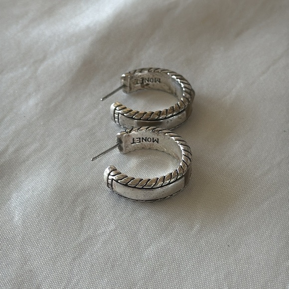 Vintage Monet Silver Cable Rope Edge Hoop Earrings w/ Faux Topaz Tortoise Inlay - Picture 5 of 12